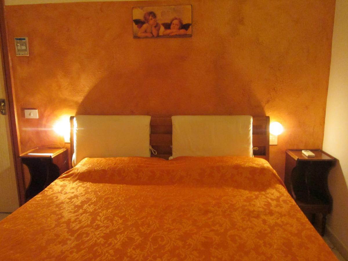 بيومبينوا B&B Regina Margherita الغرفة الصورة
