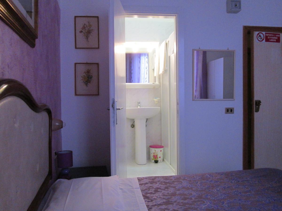 بيومبينوا B&B Regina Margherita الغرفة الصورة